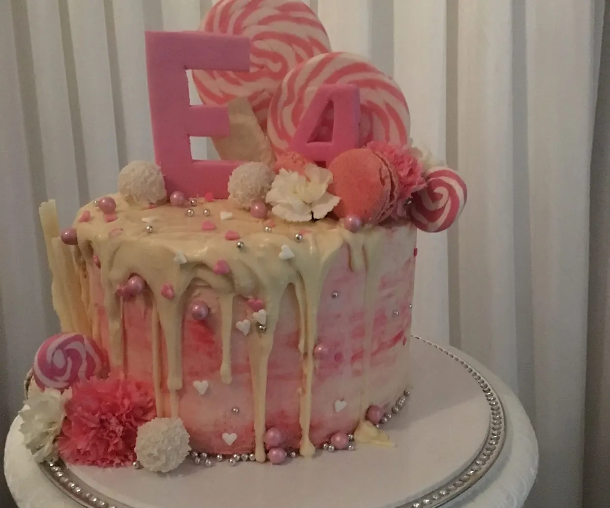 Chocolate and lollypop cake