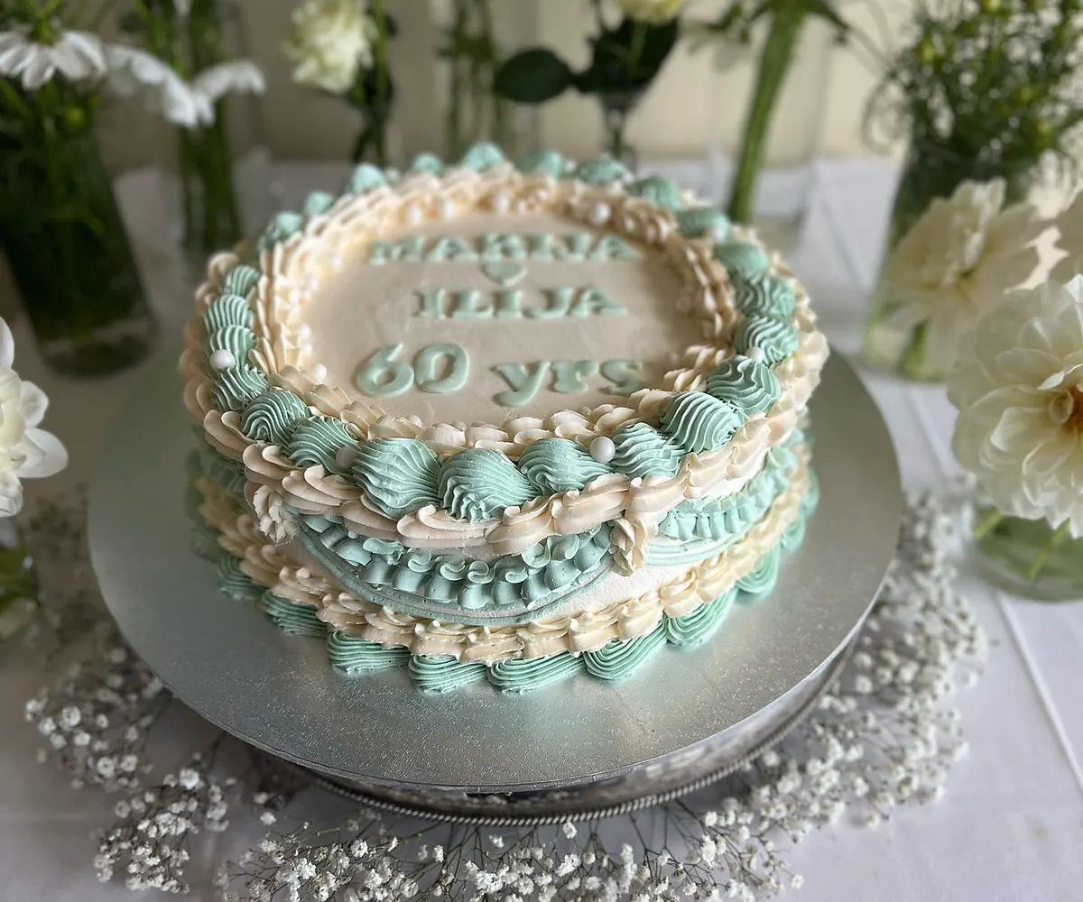 Vintage style cake