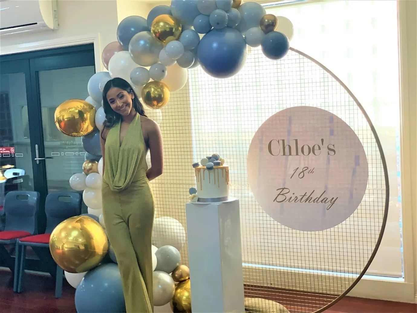 Mesh Circle And Balloons for balloon backdrop