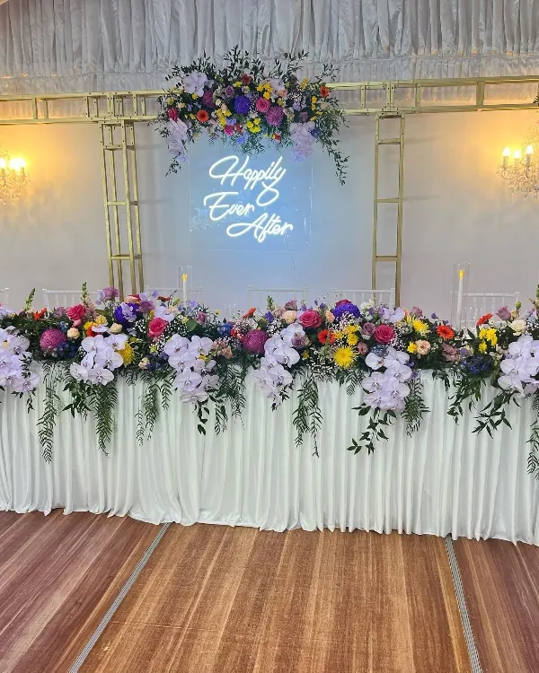 Elegant Bridal Table for Bright coloured bridal table