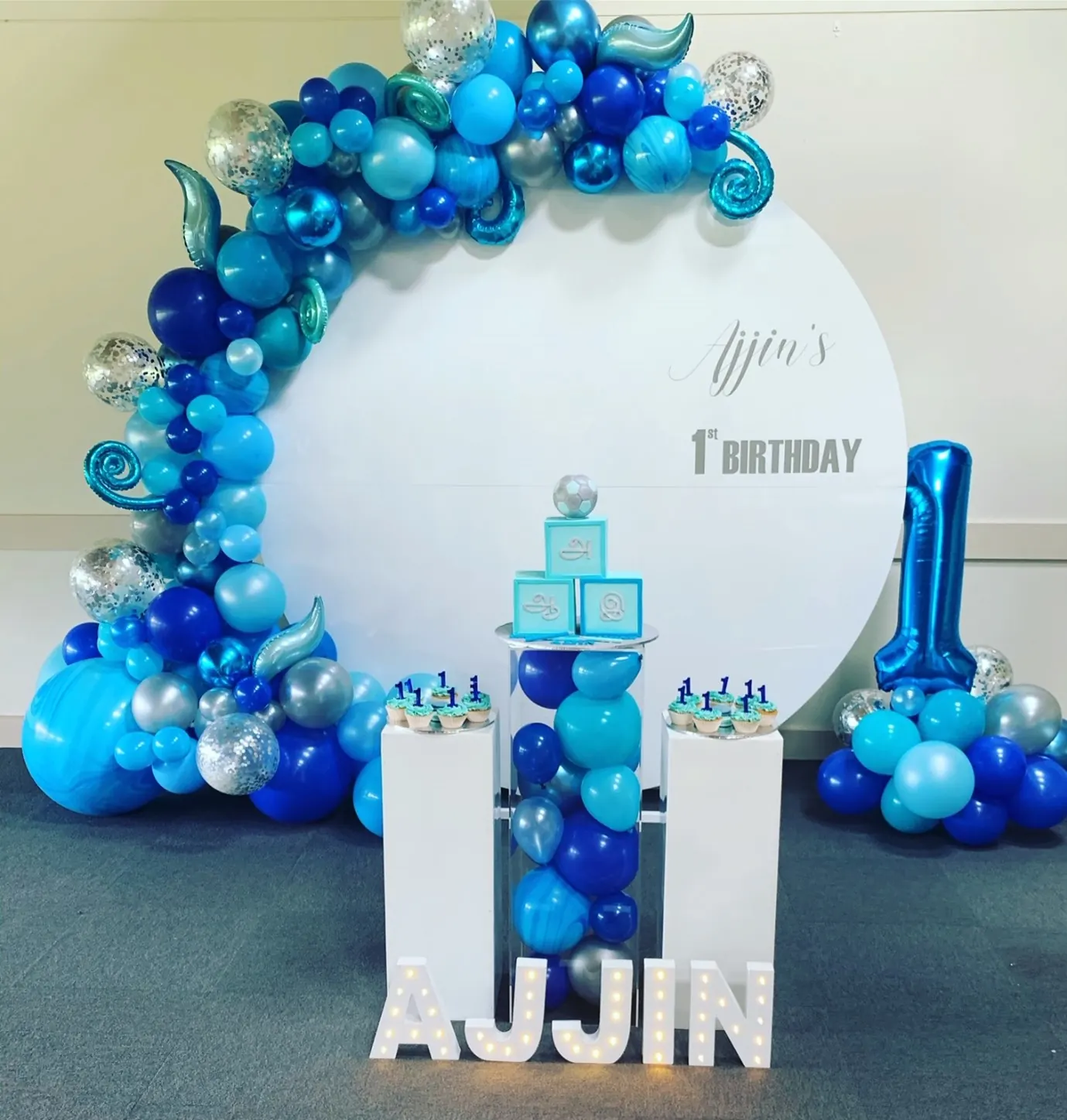 Backdrop And Balloons for circle backdrop