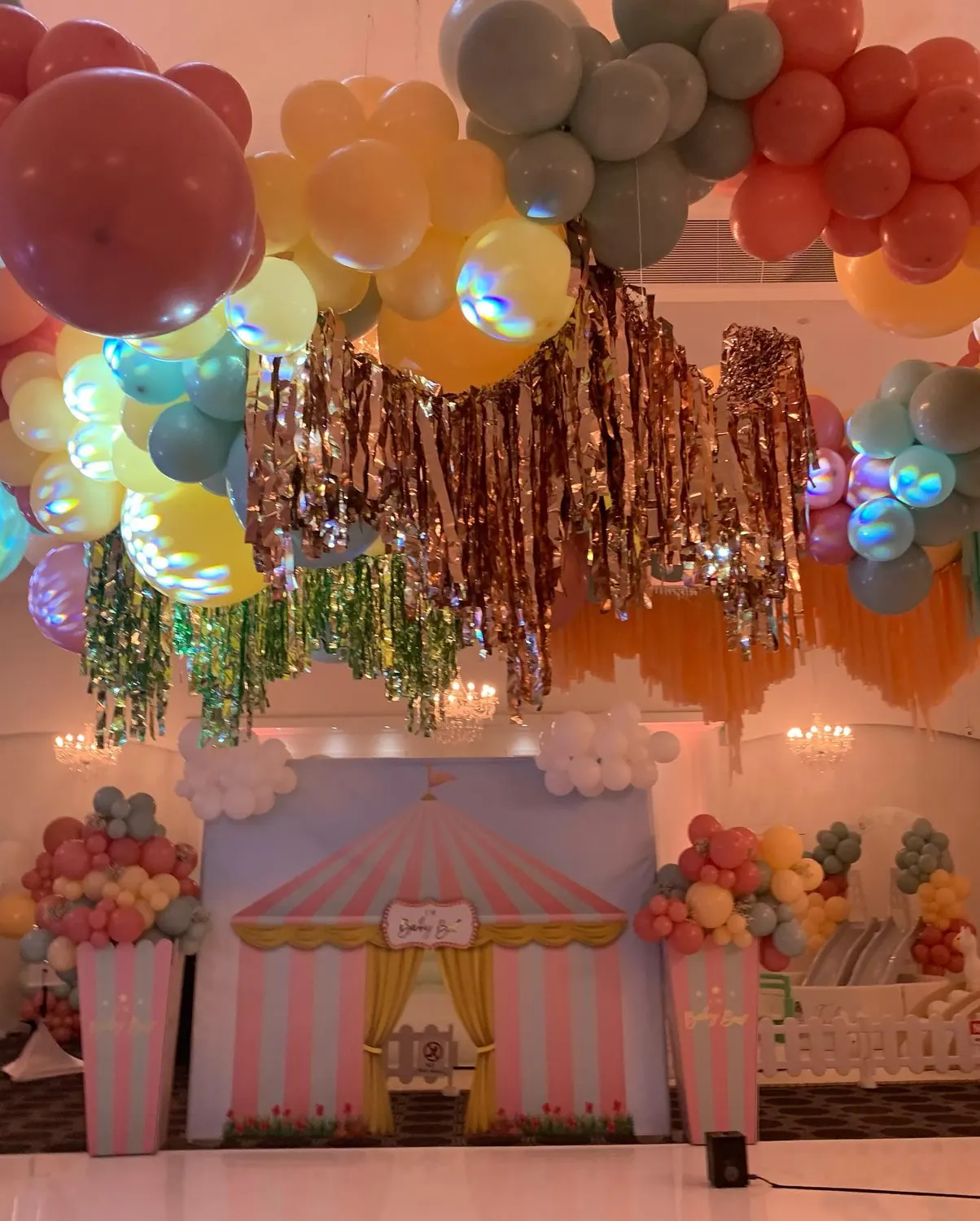 Balloon Decor on Ceiling for Balloon Decor on Ceiling