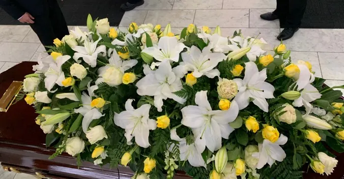 Casket Flowers Yellow And White for Yellow and white casket flowers