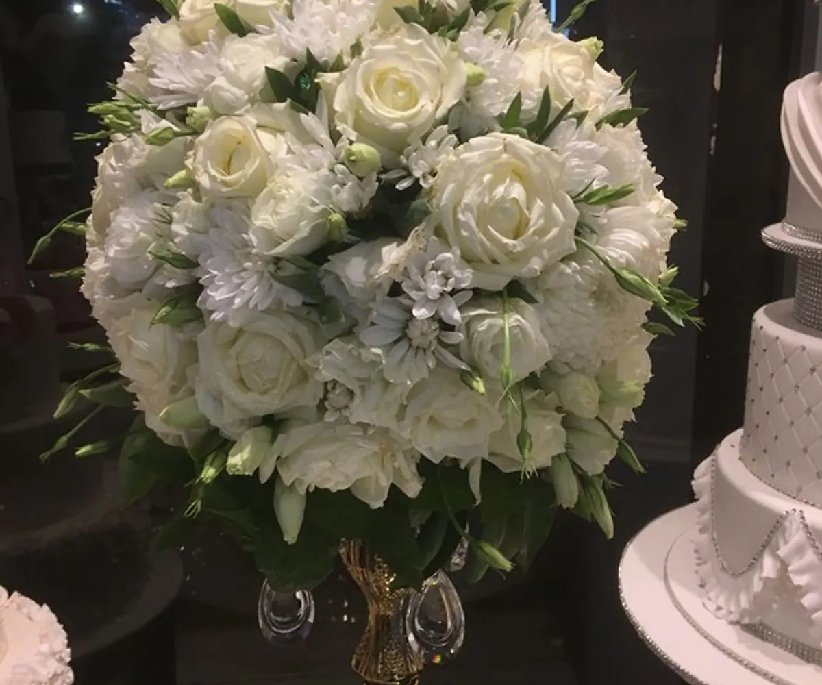 Roses table centrepiec