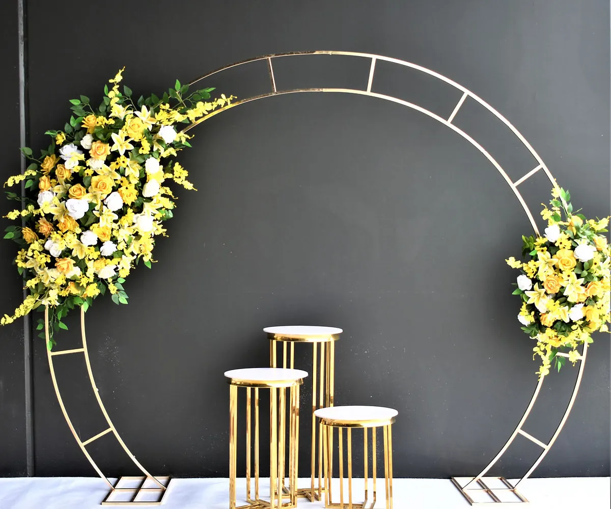 Circle gold luxe arch