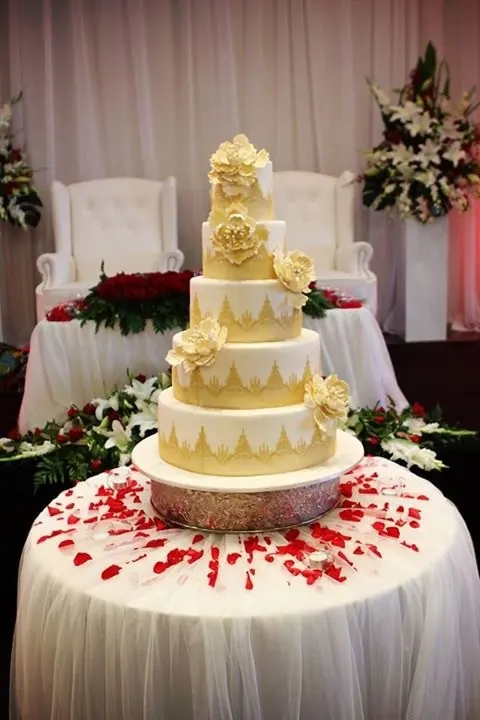 Edible Gold Lace for gold lace 5 tier cake